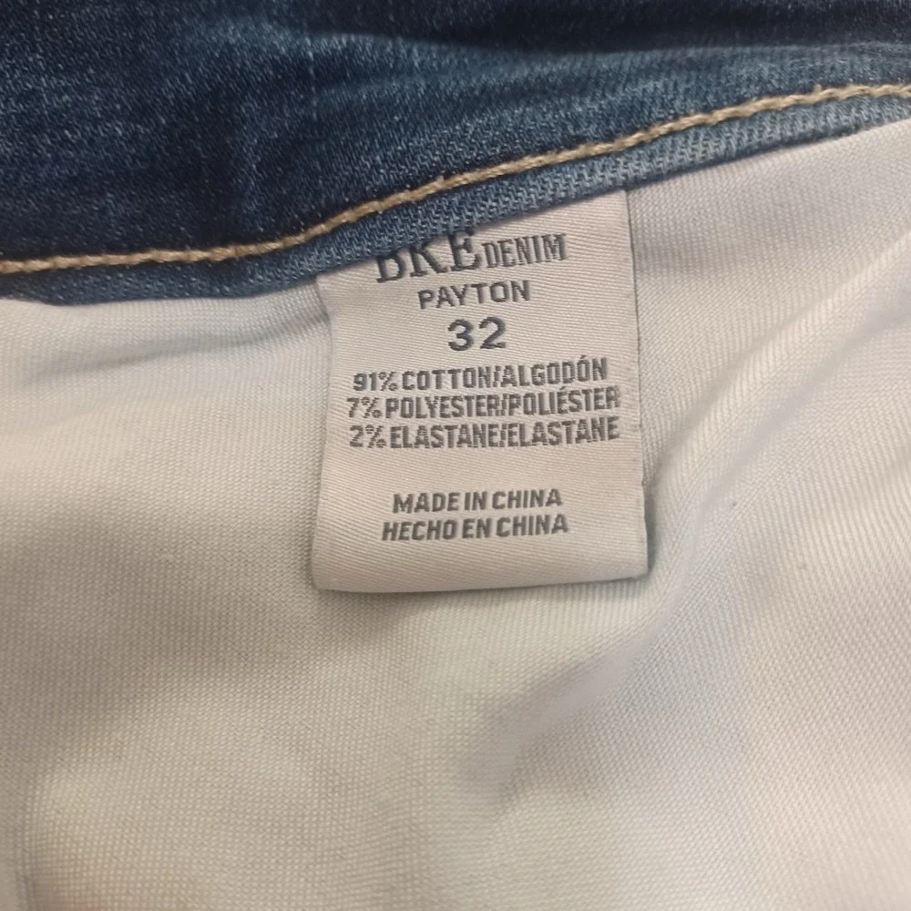 BKE Women's Payton Jeans Size 32 (36x23) Universal Fit Mid Rise Cropped Straight